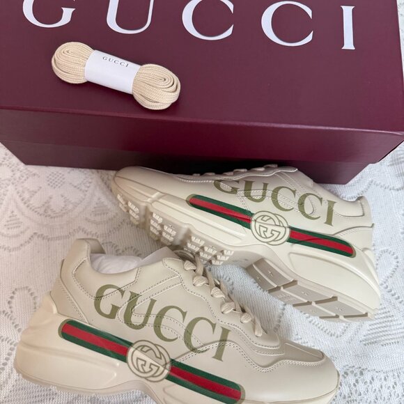 Gucci Cream Sneakers with Green and Red Accents - Picture 1 of 10